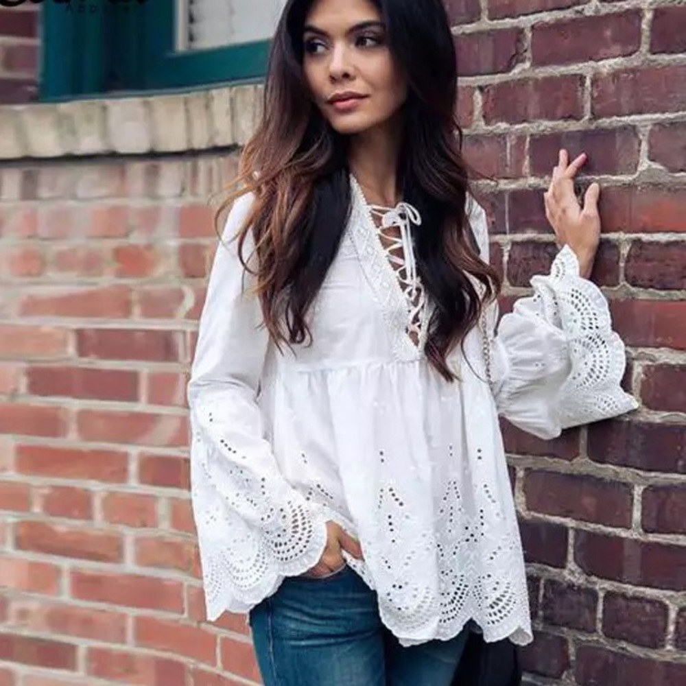 ‼️ONLY M LEFT Eyelet Bohemian Hobo Top‼️